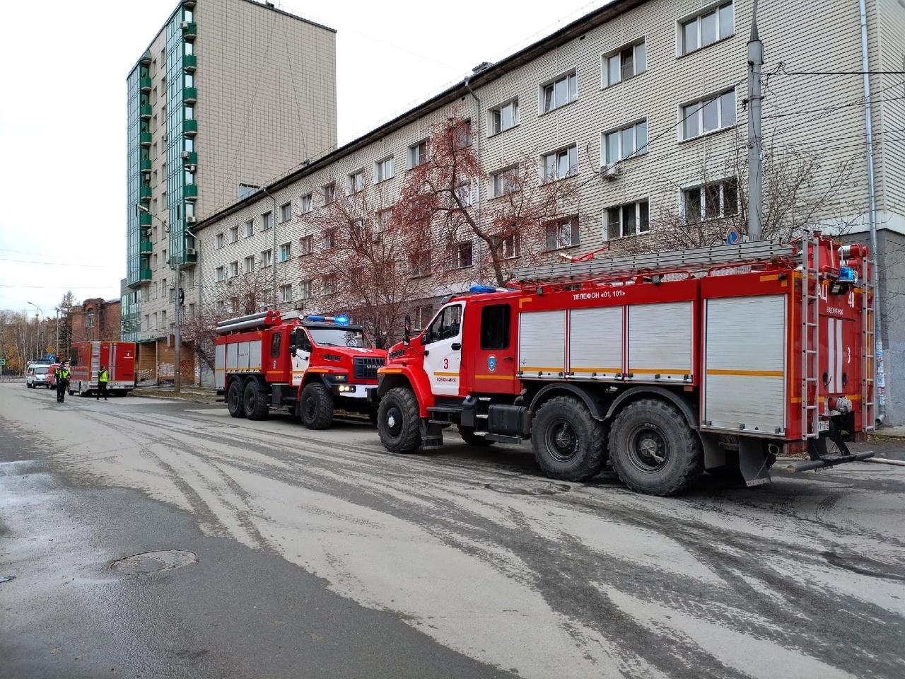 Фото В Новосибирске эвакуировали жильцов 11-этажного дома на Советской — фото с места пожара 9